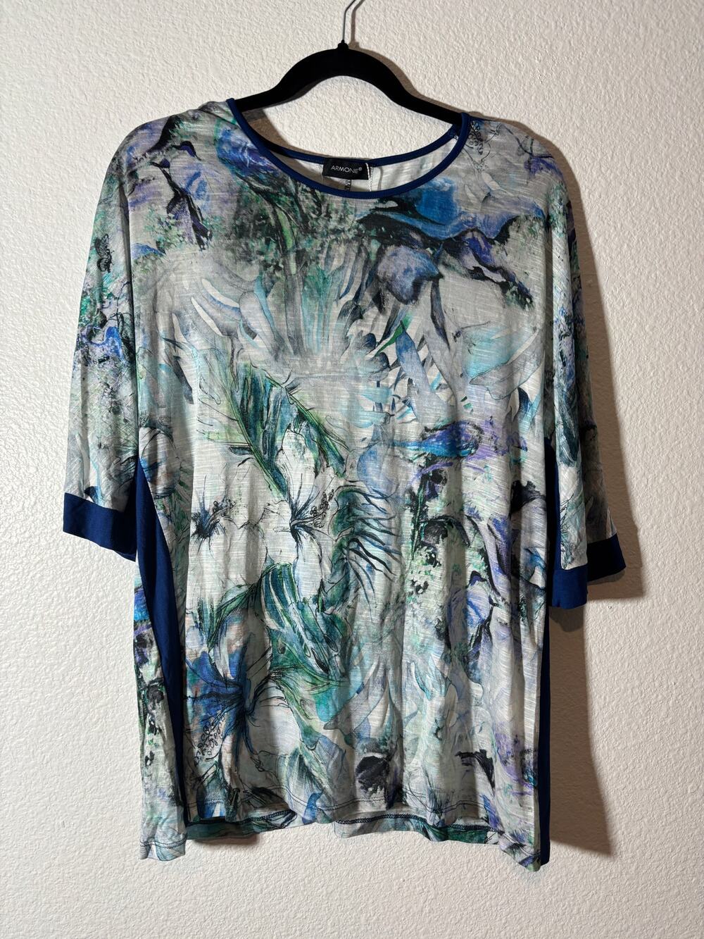 Armonie NEW Women's Size XXL Elbow Sleeve Super Soft Blue Abstract Floral Top